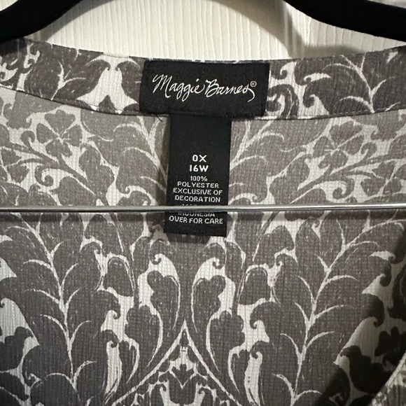 Maggie Barnes Womens 0X Blouse Tunic Black White Paisley with buttons & sequins - Picture 4 of 4